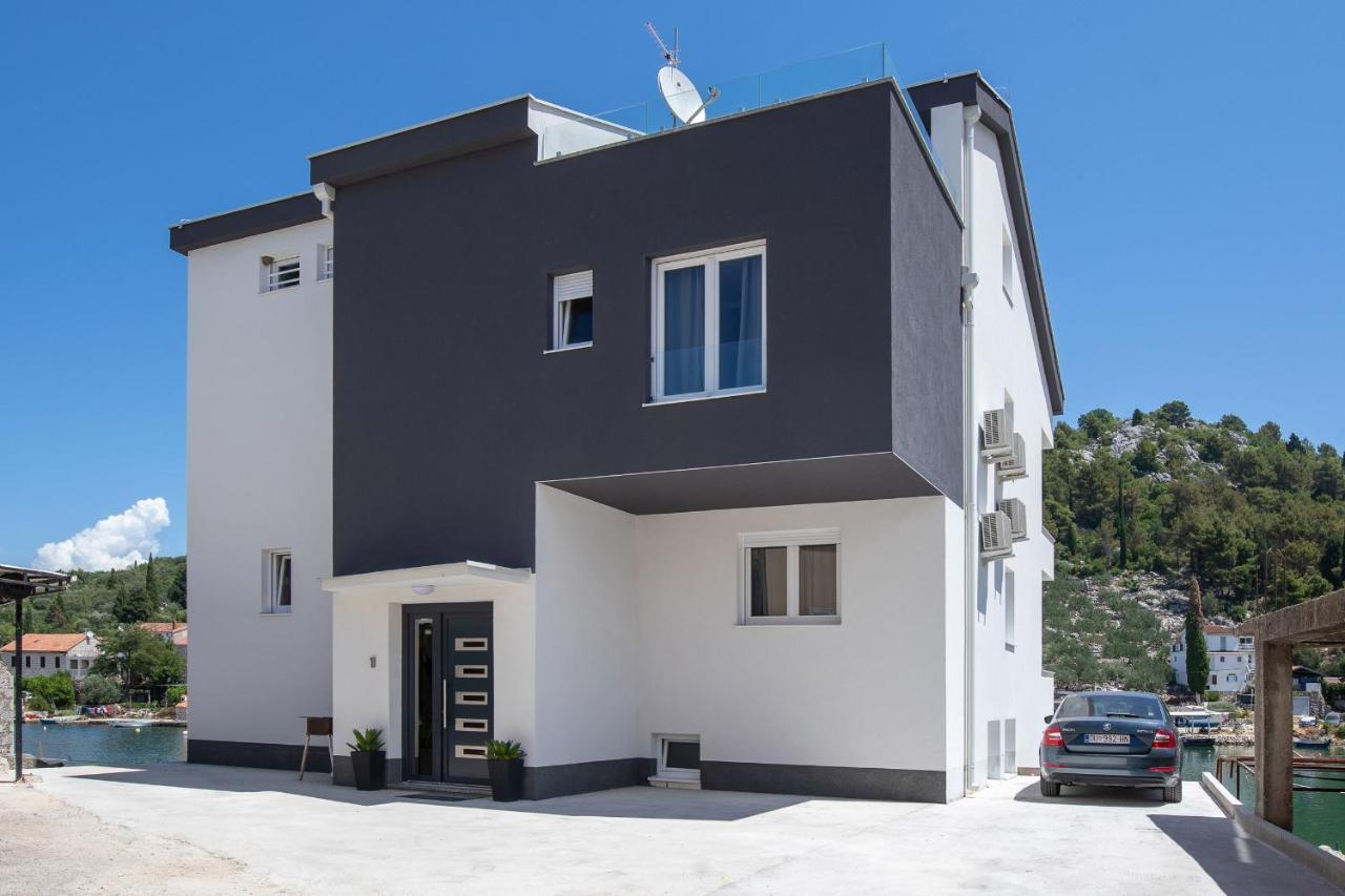 Villa Luni Блаце Екстер'єр фото